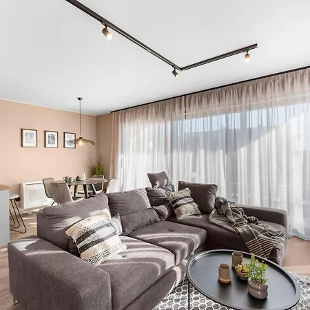 Querchus 7 With Private Pool * Новиград
