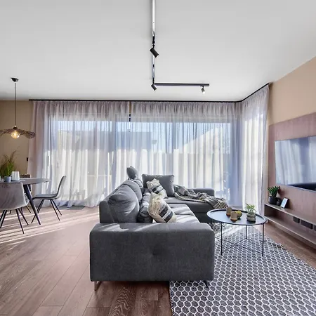 Querchus 7 With Private Pool Новиград