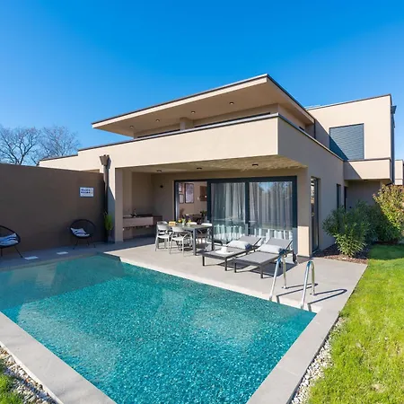 Querchus 7 With Private Pool *