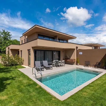 Апартаменты Querchus 7 With Private Pool *