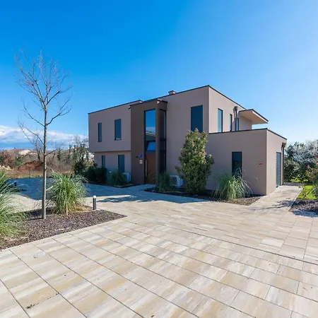 Apartman Querchus 7 With Private Pool Novigrad Istria